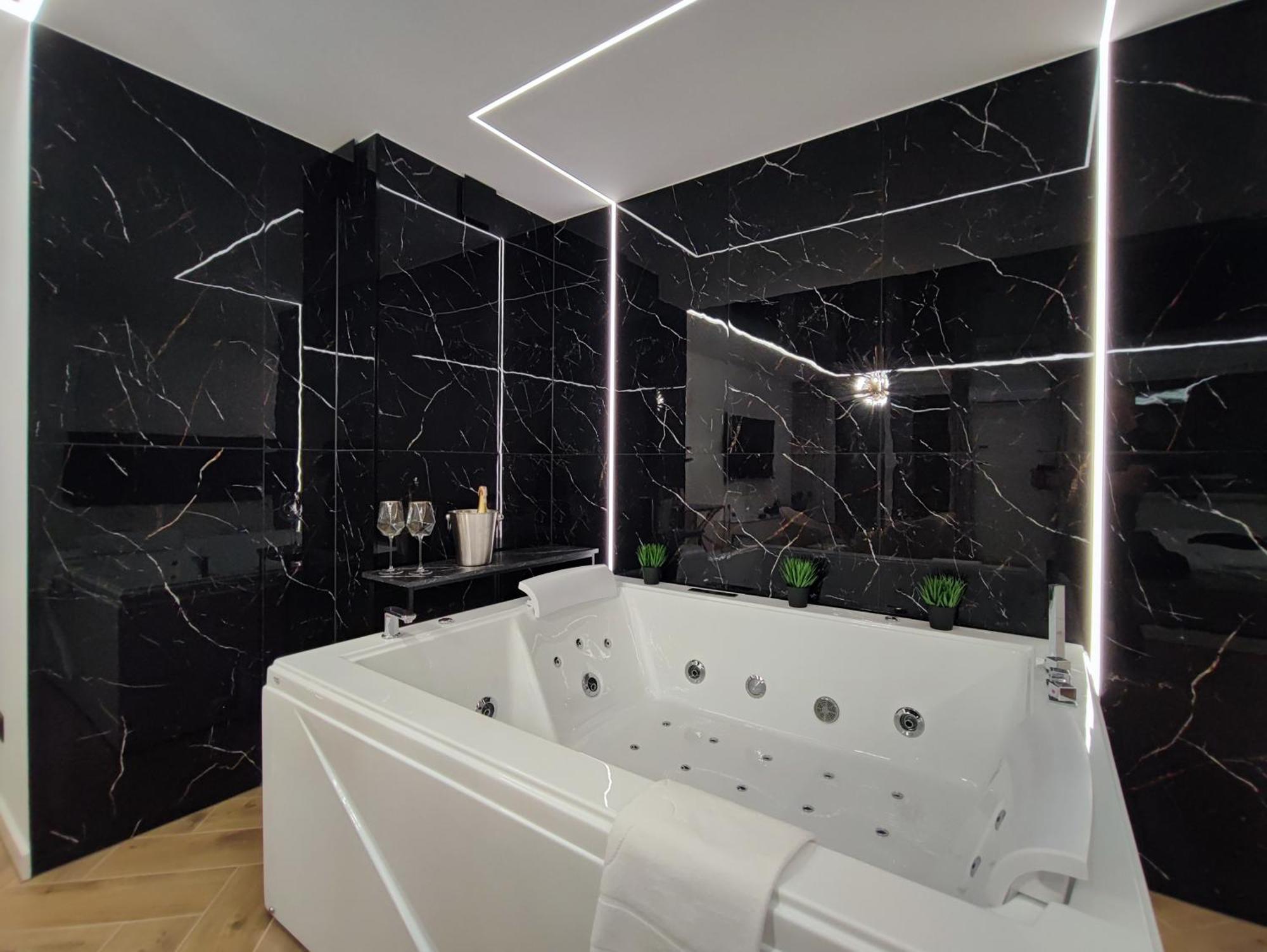 Apartament Z Jacuzzi Na Wylacznosc Dolina Baryczy Zmigrod Esterno foto
