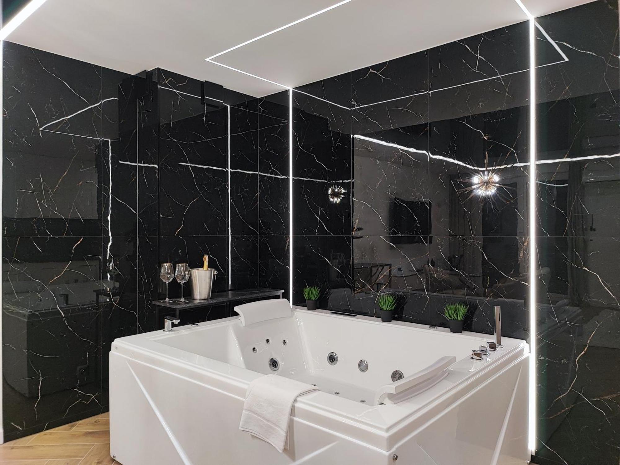 Apartament Z Jacuzzi Na Wylacznosc Dolina Baryczy Zmigrod Esterno foto