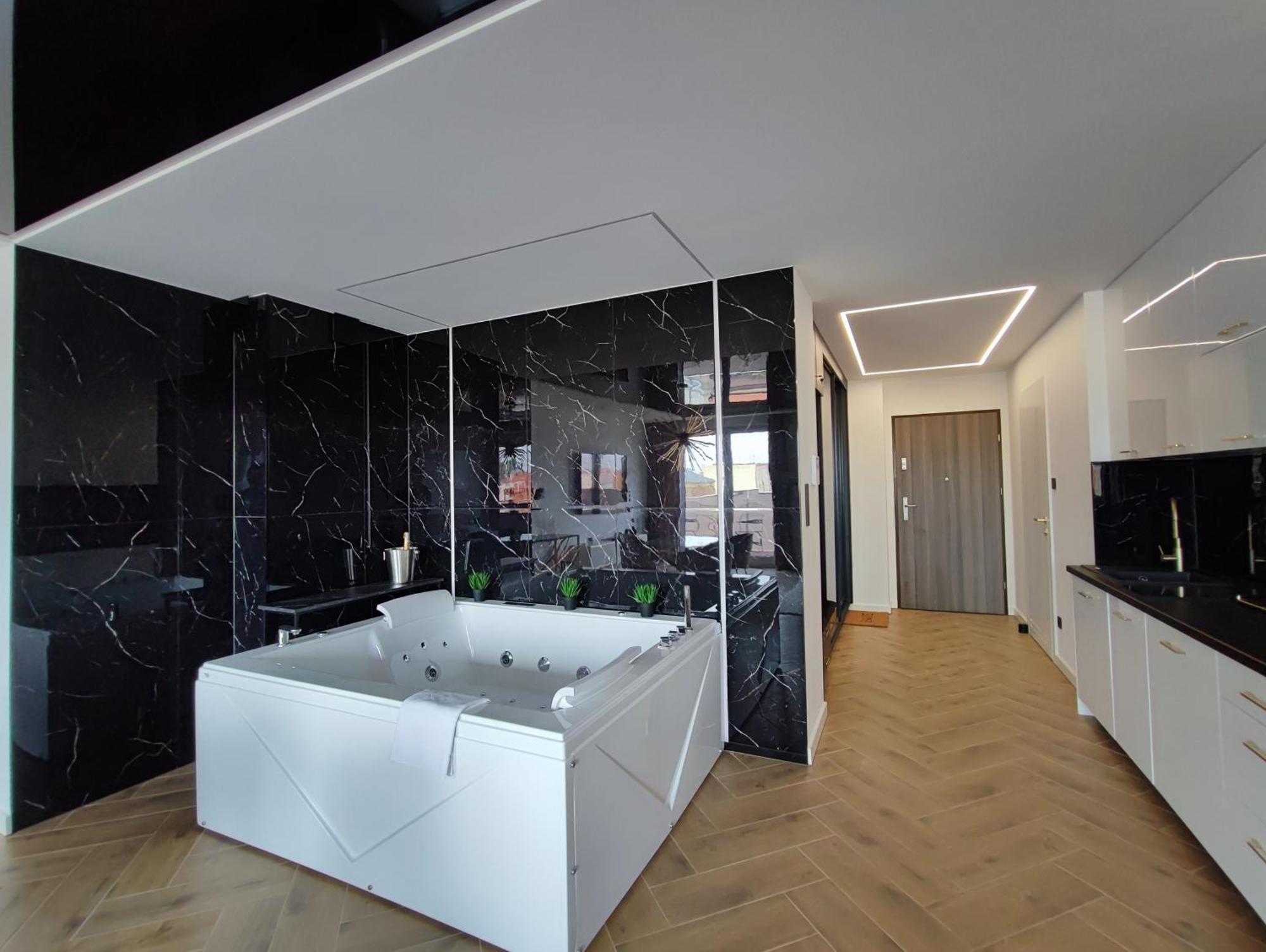 Apartament Z Jacuzzi Na Wylacznosc Dolina Baryczy Zmigrod Esterno foto